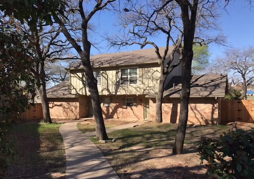 1912 Kingswood Ct in Denton, TX - Foto de edificio