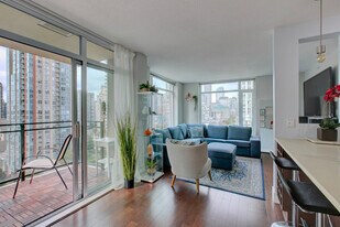 880 Homer St in Vancouver, BC - Building Photo