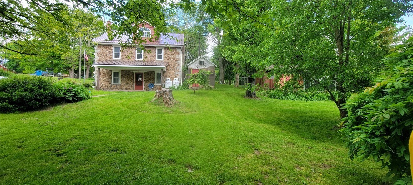 8272 Alloway Rd in Lyons, NY - Building Photo