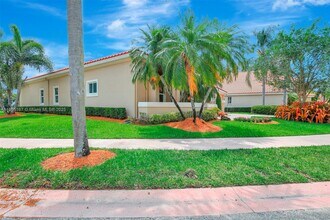 2651 Oakmont Dr in Weston, FL - Building Photo - Building Photo
