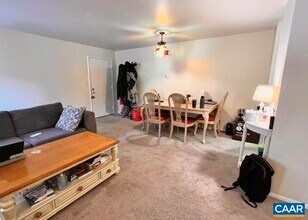 1215 Wertland St in Charlottesville, VA - Foto de edificio - Building Photo