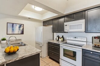 Papago Buttes III in Phoenix, AZ - Building Photo - Building Photo