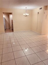 10176 Twin Lakes Dr in Coral Springs, FL - Building Photo - Building Photo