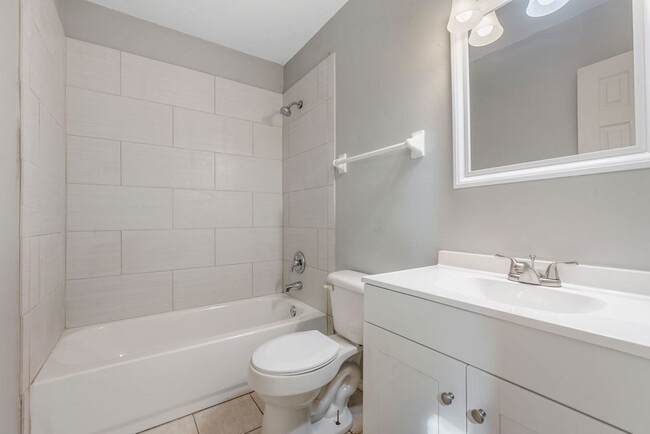 830 Trailwood Dr E in Mobile, AL - Building Photo - Building Photo