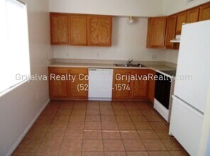 3641 E Monte Vista Dr in Tucson, AZ - Building Photo - Building Photo