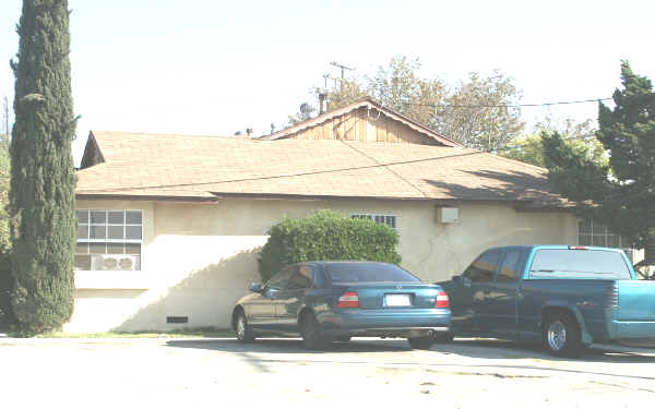 11953 Valerio St in North Hollywood, CA - Foto de edificio - Building Photo