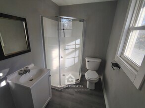 2208 Hendricks St, Unit 3 in Anderson, IN - Building Photo - Building Photo