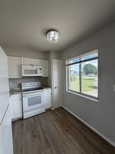 1920 W Lakeview Blvd in North Fort Myers, FL - Foto de edificio - Building Photo