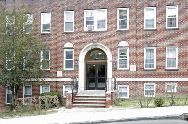 98 Harding Ave in White Plains, NY - Foto de edificio - Building Photo