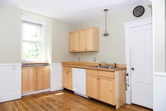 1-5 Pine Pl in Burlington, VT - Building Photo - Building Photo