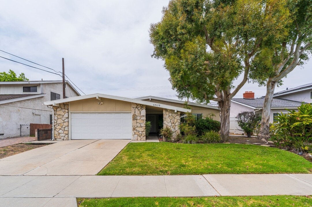 23539 Ladeene Ave in Torrance, CA - Building Photo