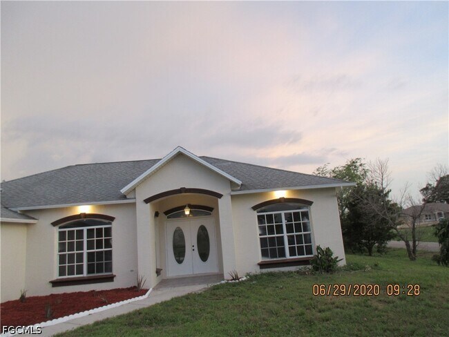 918 NE 13th St in Cape Coral, FL - Building Photo - Building Photo