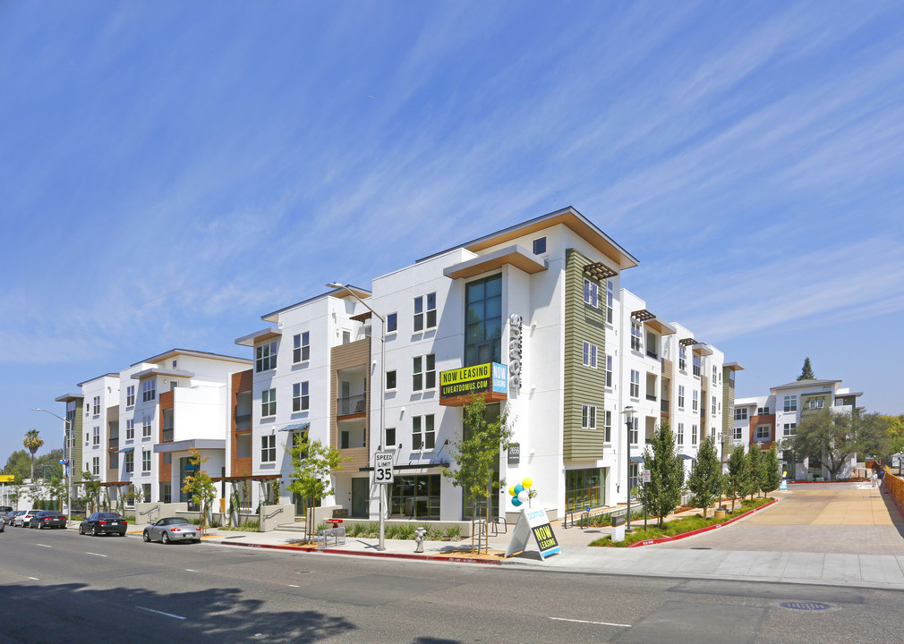 Domus on the Boulevard in Mountain View, CA - Building Photo