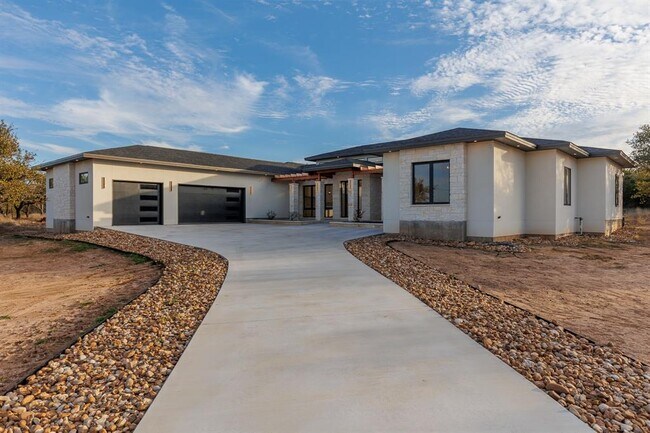 6425 Ranch Rd 962 E in Round Mountain, TX - Building Photo - Building Photo