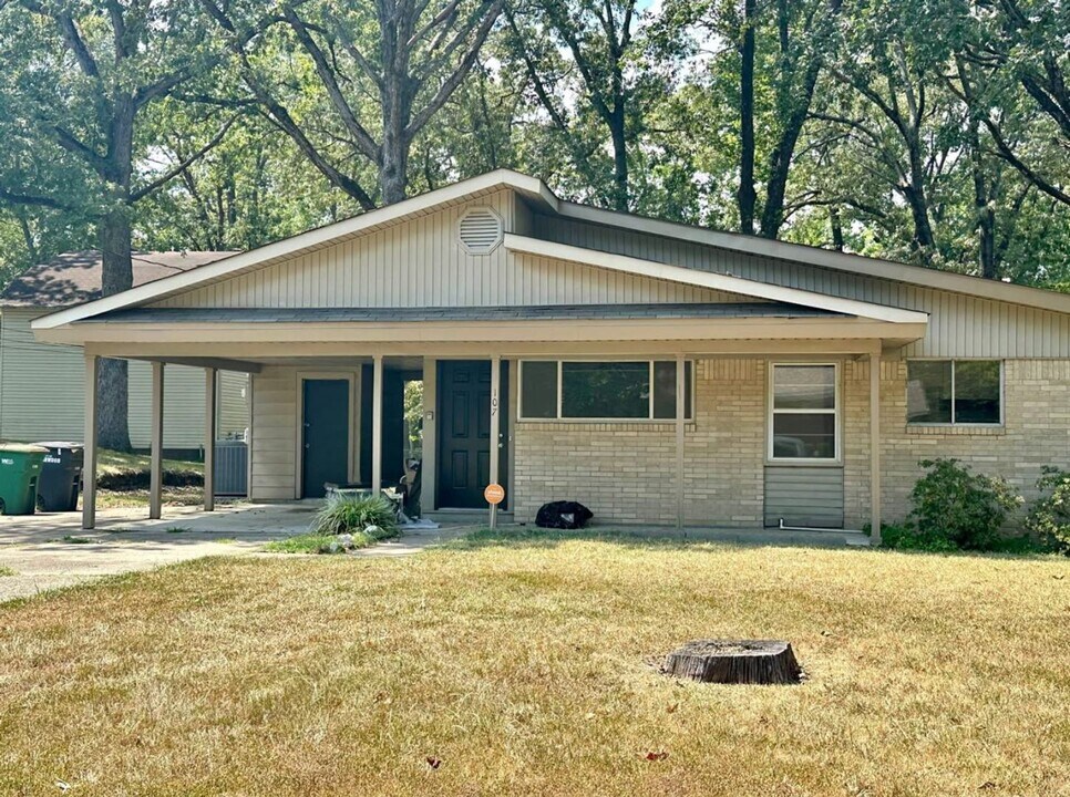 107 Beverly Ave in Sherwood, AR - Building Photo