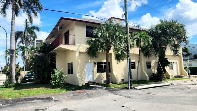 513 S Ocean Dr in Hollywood, FL - Building Photo - Building Photo