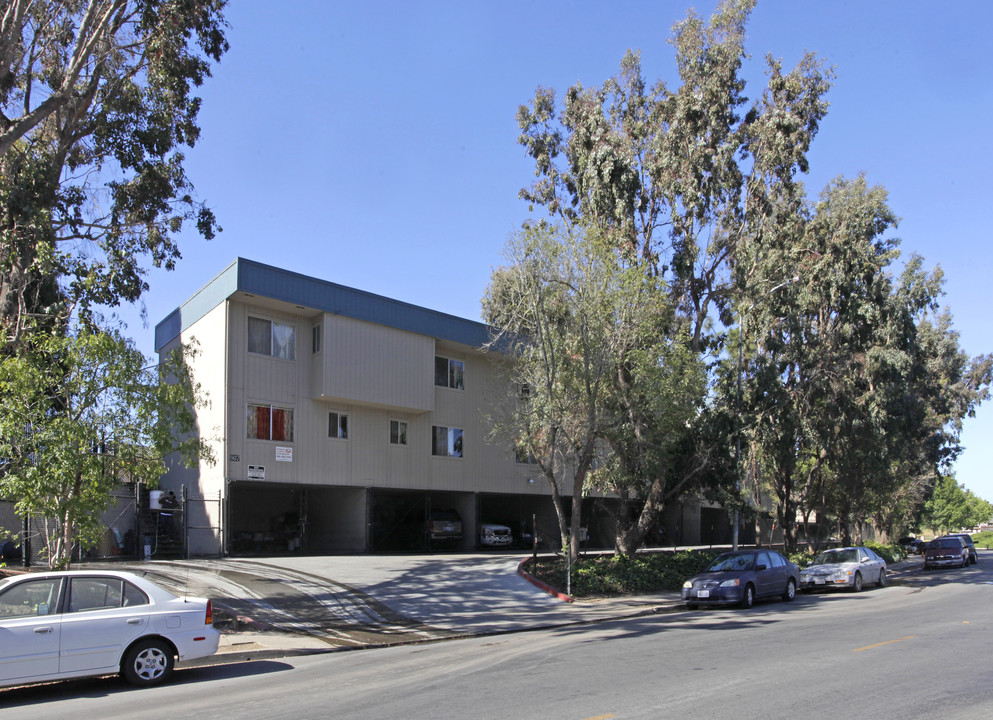 Acosta Plaza Apartments in Salinas, CA - Building Photo