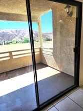 28323 Hillfield Ln, Unit 2 in Santa Clarita, CA - Foto de edificio - Building Photo