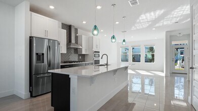 15318 Lebeau Lp in Oakland, FL - Building Photo - Building Photo