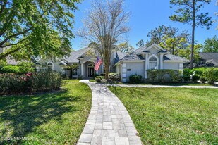 13022 Huntley Manor Dr in Jacksonville, FL - Building Photo