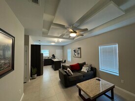 3313 S Mia Ln, Unit 2 Apartments