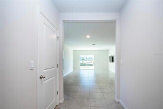 3513 Hilltop Cir in Lakewood Ranch, FL - Foto de edificio - Building Photo