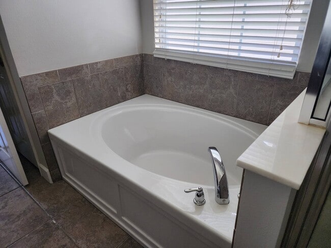 2472 Lantana Ln in Tallahassee, FL - Building Photo - Building Photo