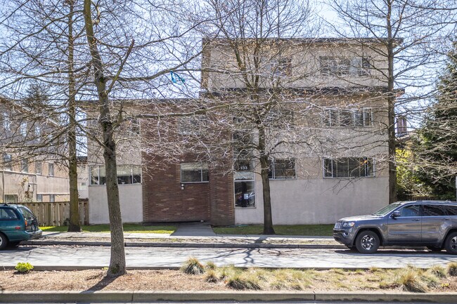 Balour Apartments in North Vancouver, BC - Building Photo - Building Photo