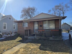 23065 Cayuga Ave in Hazel Park, MI - Building Photo