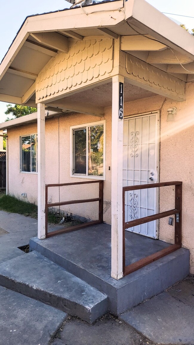 116 Baker Way in Modesto, CA - Building Photo - Building Photo
