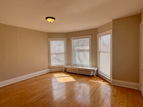 2216 E Ivanhoe Pl, Unit 2 in Milwaukee, WI - Foto de edificio - Building Photo