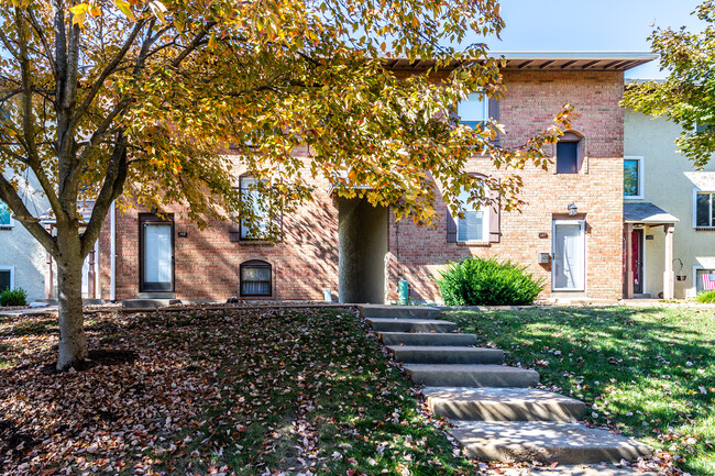 148 Carmel Woods Dr in Ellisville, MO - Building Photo - Building Photo