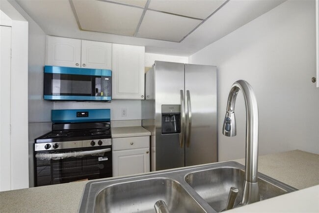 3704 Broadway, Unit 310 in Ft. Myers, FL - Foto de edificio - Building Photo