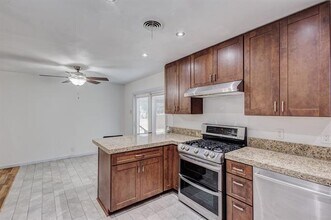 8730 Gladwood Ln in Dallas, TX - Building Photo - Building Photo