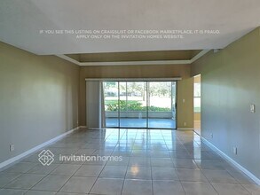7701 Stone Harbour Dr in Greenacres, FL - Foto de edificio - Building Photo