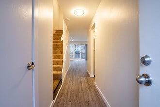 Meydenbauer Court Apartments in Bellevue, WA - Foto de edificio - Interior Photo
