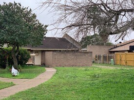 1006 Fairway Dr in Mission, TX - Building Photo