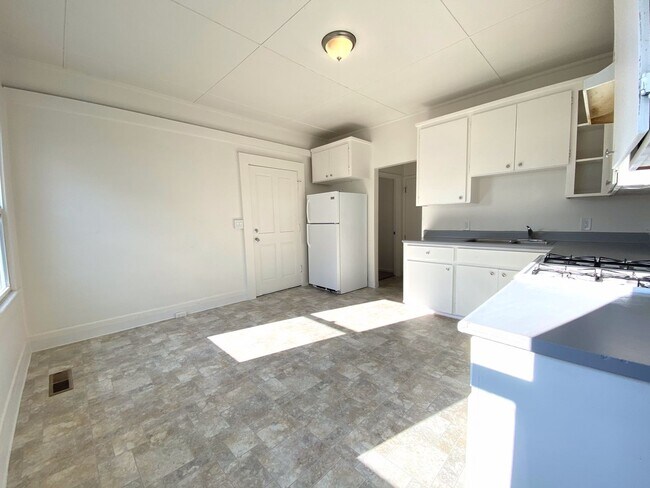 110 Central Ave-Unit -110 Central in Salinas, CA - Building Photo - Building Photo
