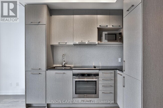 87-3587 Peter St