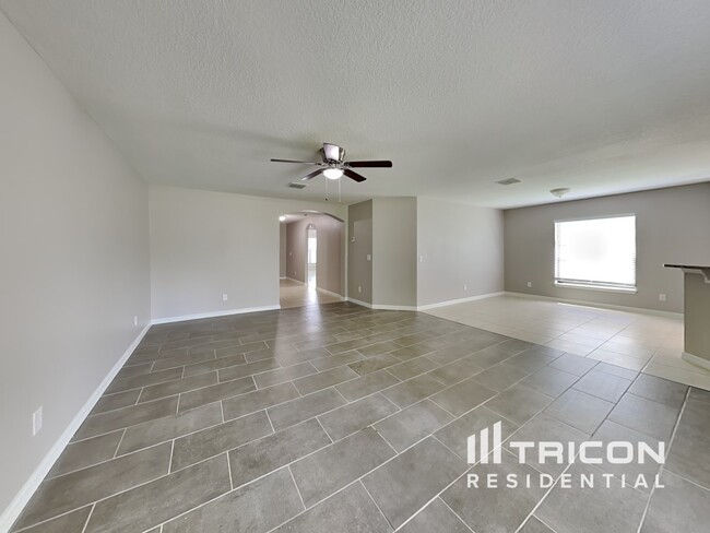 2467 Winnipeg Dr in Lakeland, FL - Foto de edificio - Building Photo