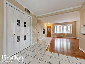 786 N Shore Dr in Crystal Lake, IL - Foto de edificio - Building Photo