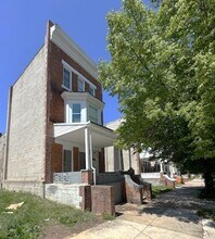 2402 Lakeview Ave in Baltimore, MD - Foto de edificio - Building Photo