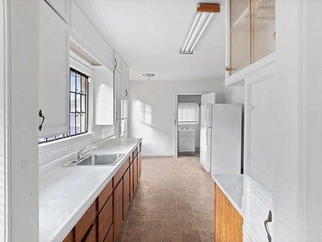 property at 5549 Harvey Ave