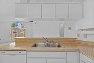 1247 Venetia Dr in Spring Hill, FL - Building Photo - Building Photo