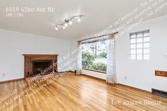 6559 42nd Ave NE in Seattle, WA - Foto de edificio - Building Photo