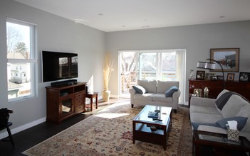 17 Ash St in Waltham, MA - Building Photo - Interior Photo