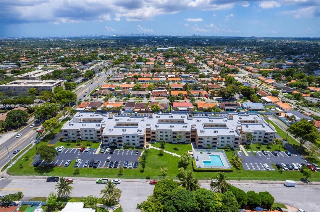 10300 Coral Wy in Miami, FL - Building Photo