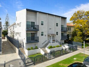 257 S Manhattan Pl in Los Angeles, CA - Building Photo - Building Photo