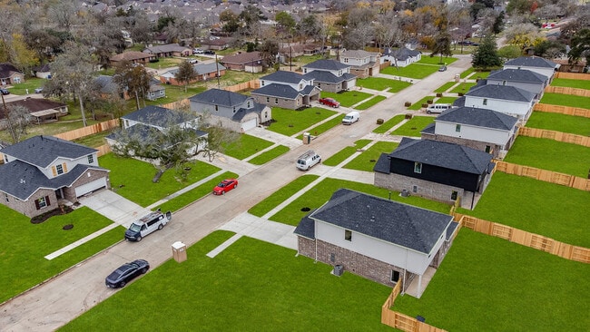 414 Magnolia Ln in Richwood, TX - Building Photo - Building Photo