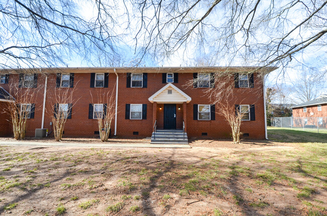 1225 New Hope Ln in Winston-Salem, NC - Building Photo - Building Photo